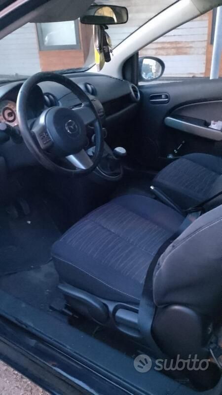 Usata Mazda 2 75 CV (55 kW) 2009 Nero Utilitaria