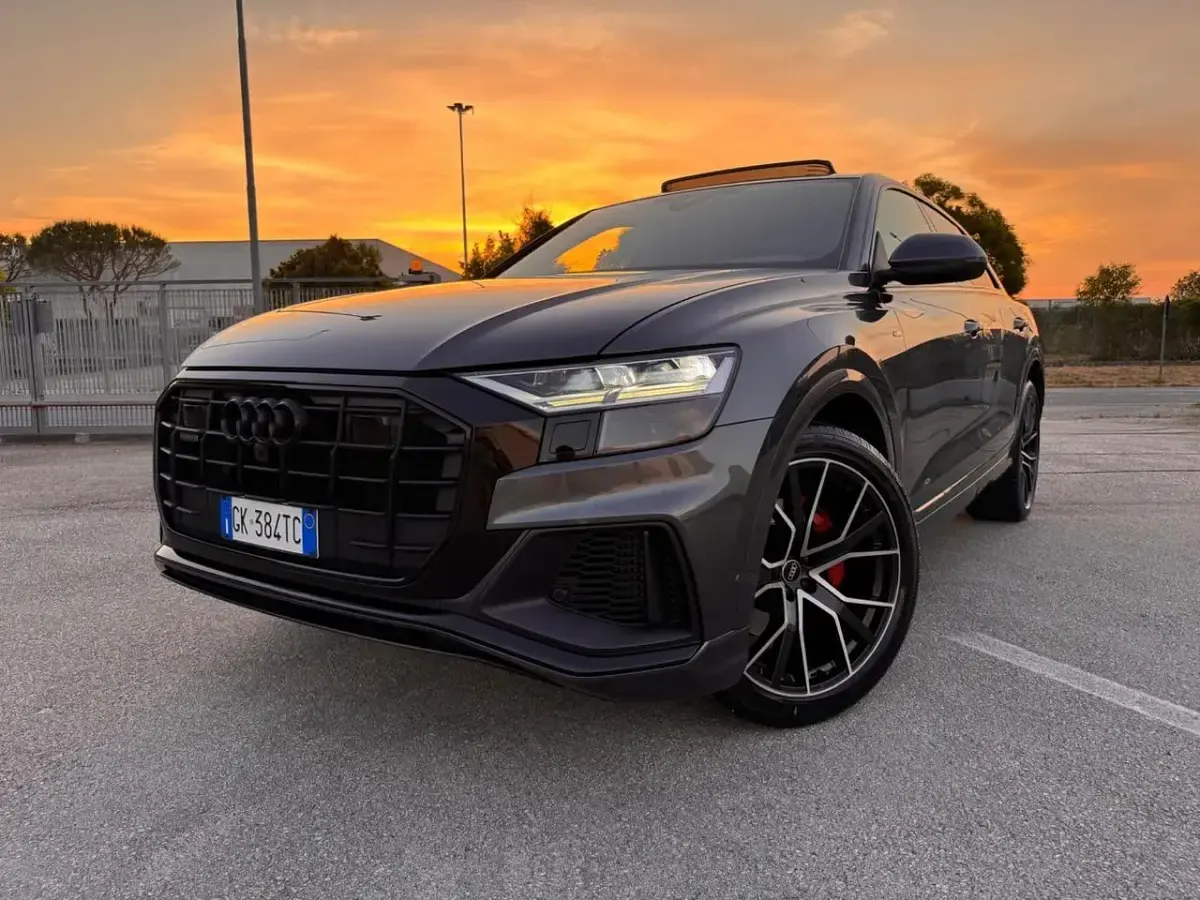 Usata Audi Q8 S-line plus 340 CV (250 kW) 2022 Grigio SUV