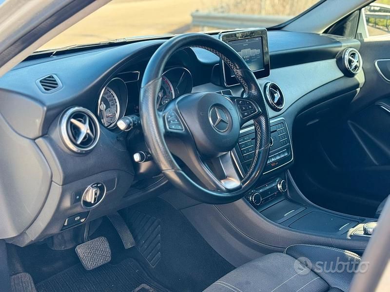 Usata Mercedes GLA200 Premium 136 CV (100 kW) 2015 Grigio SUV