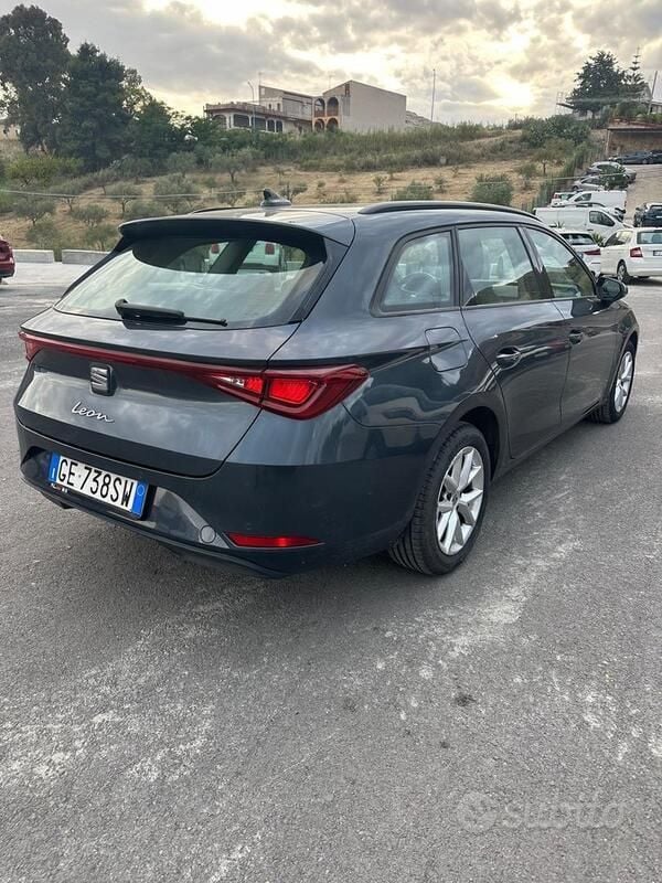 Usata Seat Leon Business 149 CV (109 kW) 2021 Grigio Station wagon