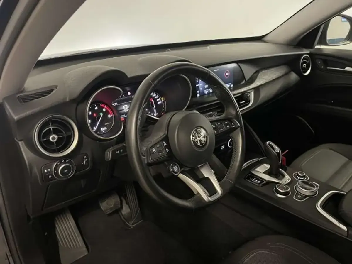 Usata Alfa Romeo Stelvio 190 CV (139 kW) 2020 Blu / metallizzato SUV