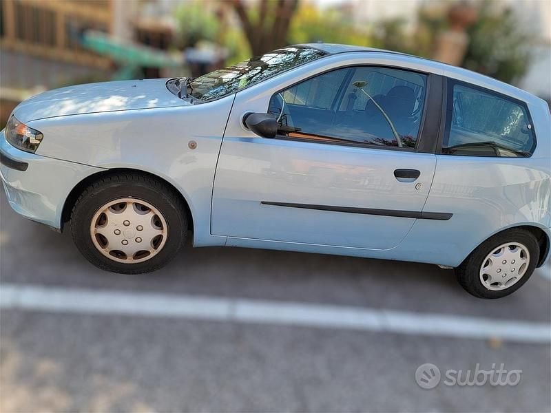 Usata Fiat Punto 80 CV (58 kW) 2002 Blu Utilitaria
