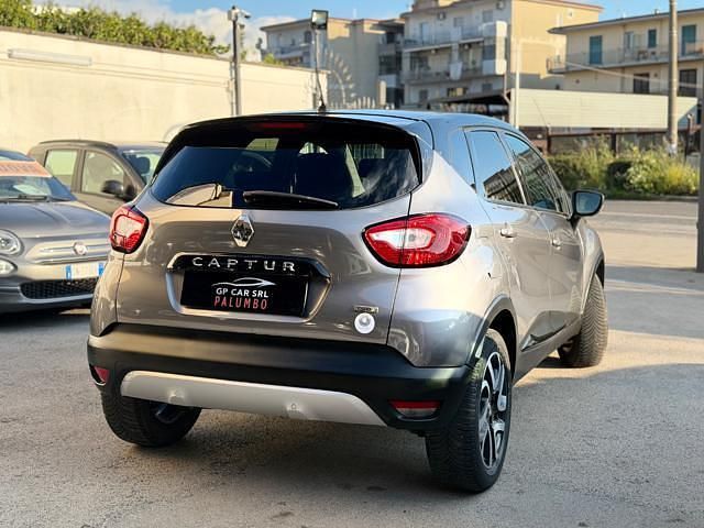 Usata Renault Captur Intens 90 CV (66 kW) 2017 Grigio scuro SUV