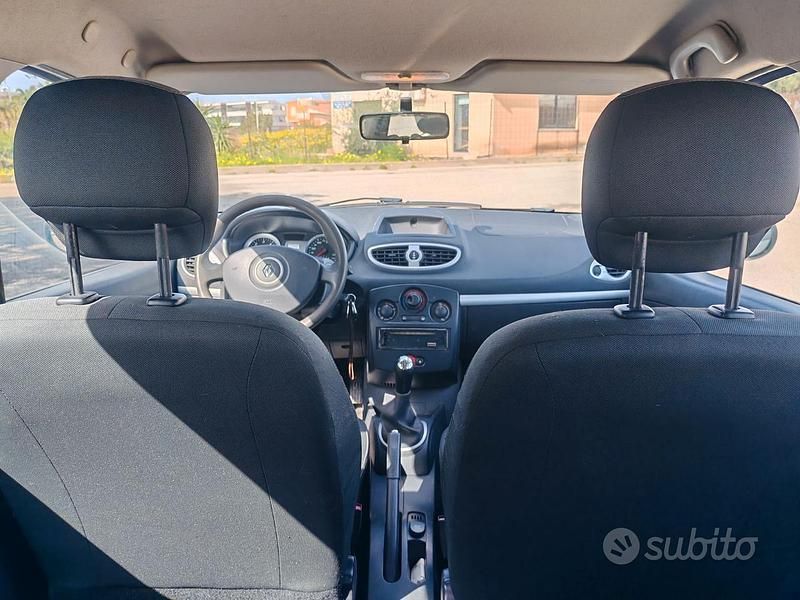 Usata Renault Clio III 68 CV (50 kW) 2010 Bianco Utilitaria