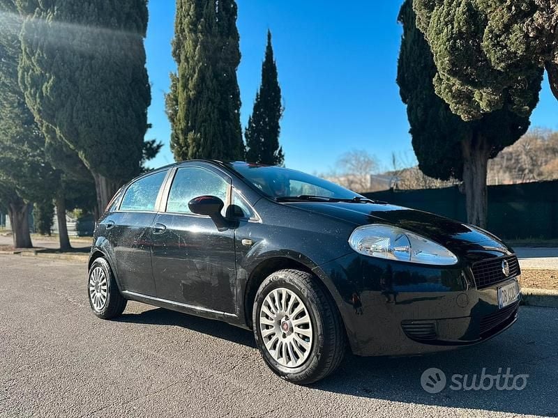 Usata Fiat Grande Punto Dynamic 65 CV (47 kW) 2005 Nero Utilitaria
