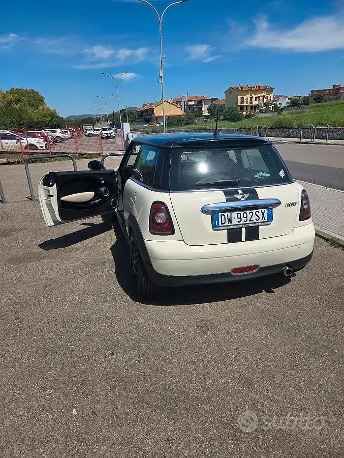Usata Mini Cooper 120 CV (88 kW) 2009 Bianco Utilitaria