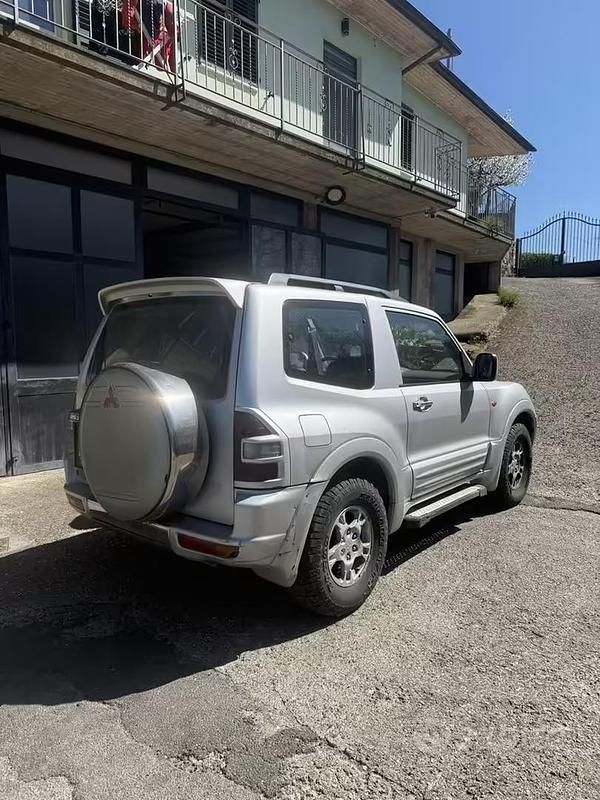 Usata Mitsubishi Pajero 160 CV (117 kW) 2002 Grigio SUV