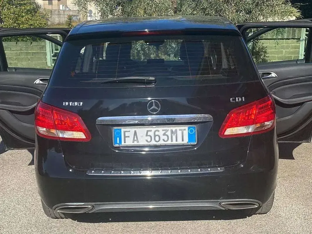 Usata Mercedes B180 109 CV (80 kW) 2015 Nero Utilitaria