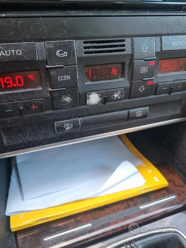 Begagnad Audi A4 130 HK (95 kW) 2001 Grå Sedan