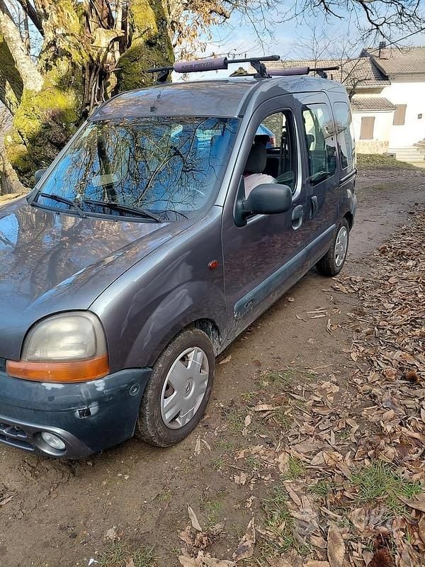 Usata Renault Kangoo 75 CV (55 kW) 2002 Grigio Berlina