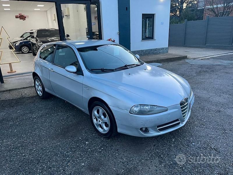 Usata Alfa Romeo 147 105 CV (77 kW) 2008 Grigio Utilitaria