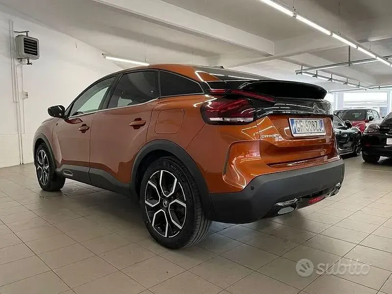 Usata Citroën e-C4 Shine 100 kW (136 CV) 2021 Arancione Berlina