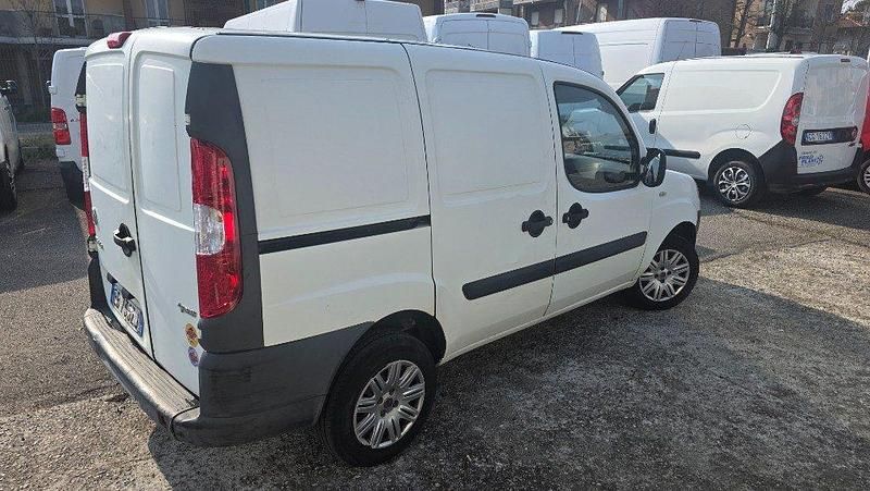 Usata Fiat Doblò 103 CV (75 kW) 2010 Bianco / pastello Monovolume