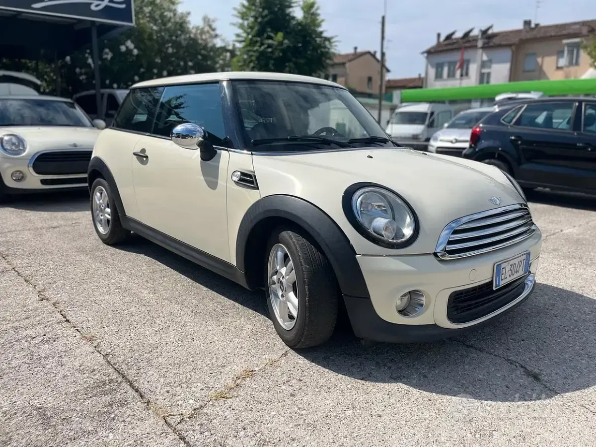 Usata Mini Cooper 75 CV (55 kW) 2012 Beige Utilitaria