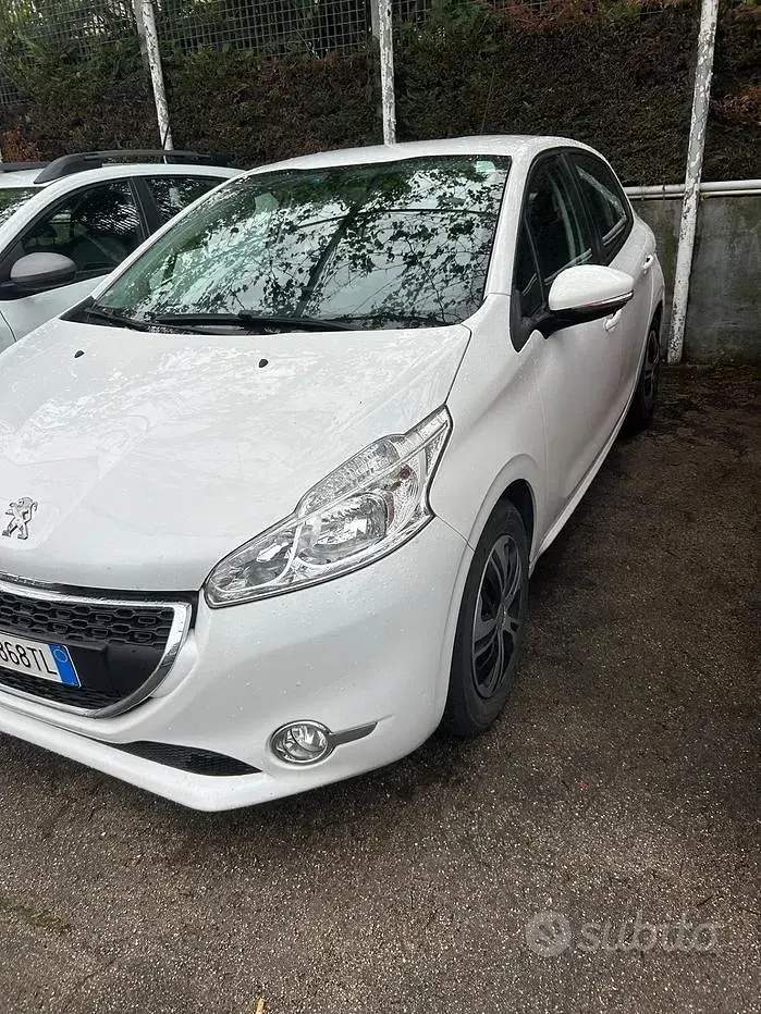 Usata Peugeot 208 Active 82 CV (60 kW) 2014 Bianco Utilitaria