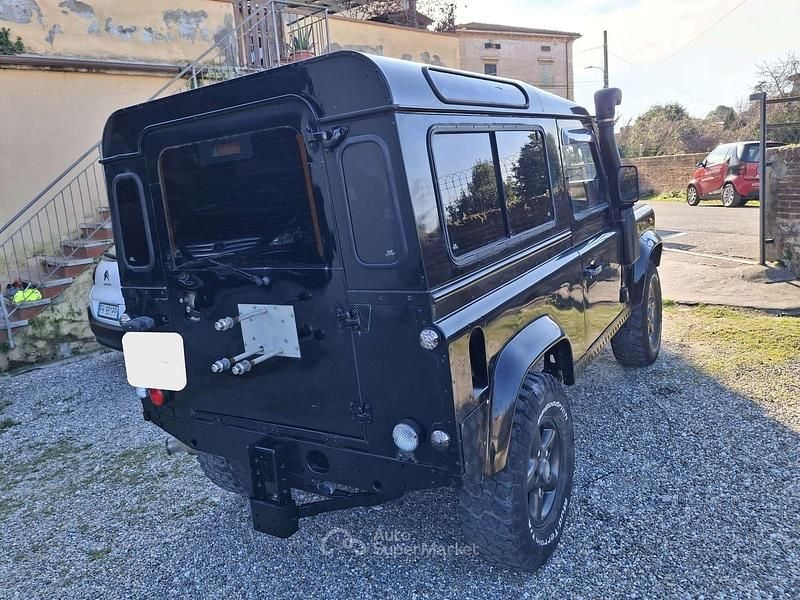Usata Land Rover Defender 122 CV (89 kW) 1999 Nero Station wagon