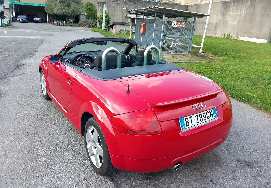 Usata Audi TT Roadster 150 CV (110 kW) 2001 Rosso Cabrio