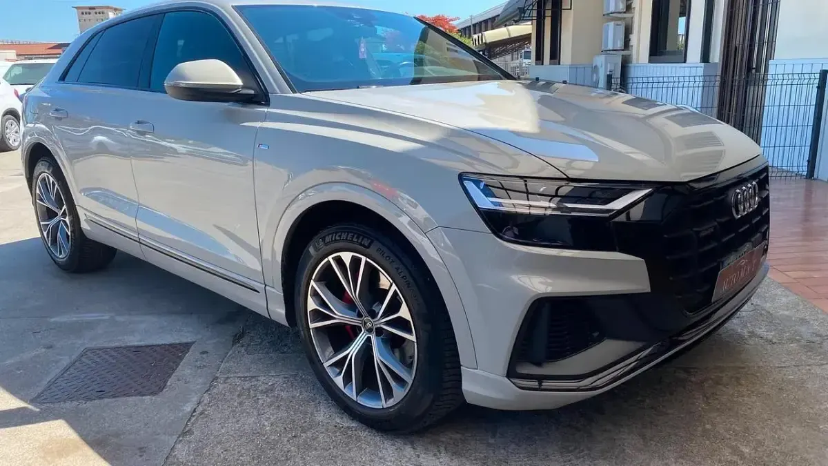 Usata Audi Q8 S-Line 339 CV (249 kW) 2022 Beige SUV