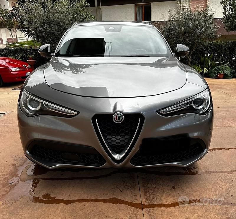 Usata Alfa Romeo Stelvio Executive 201 CV (147 kW) 2017 Grigio SUV