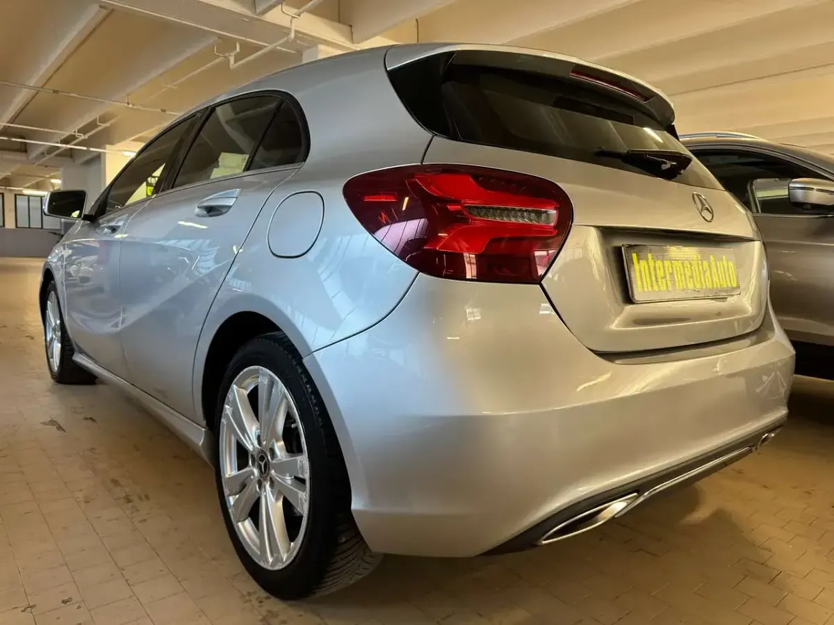 Usata Mercedes A180 109 CV (80 kW) 2018 Argento Berlina