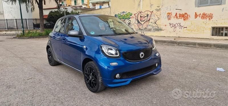 Usata Smart ForFour Brabus 90 CV (66 kW) 2019 Blu Utilitaria