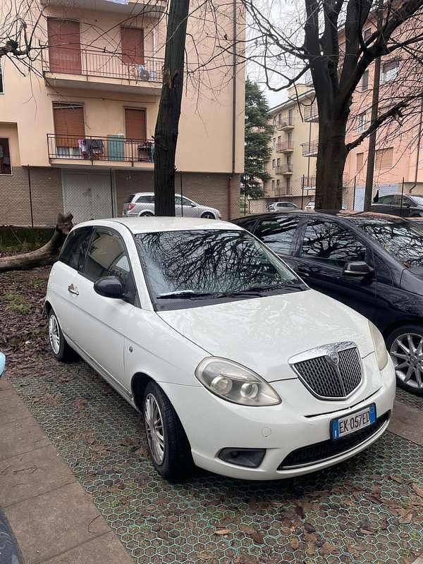 Usata Lancia Ypsilon 69 CV (50 kW) 2011 Utilitaria