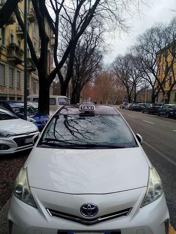 Usata Toyota Prius+ Lounge 99 CV (72 kW) 2012 Bianco Monovolume