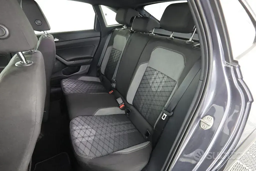 Usata VW Taigo R-line 116 CV (85 kW) 2025 Grigio SUV