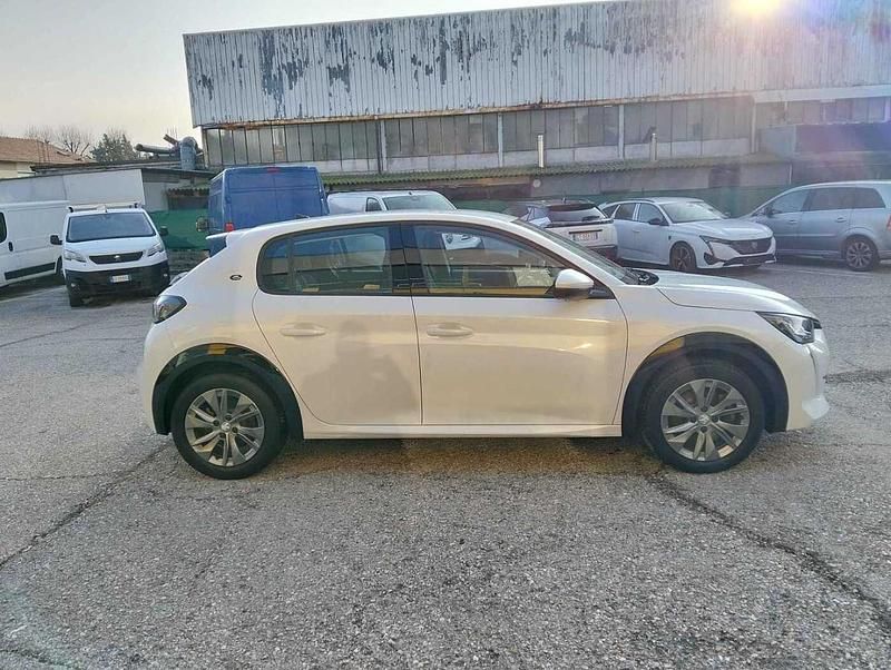 Usata Peugeot e-208 Active 56 kW (77 CV) 2020 Bianco Utilitaria