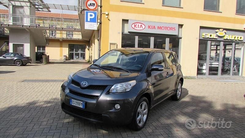 Usata Toyota Urban Cruiser Luxury 90 CV (66 kW) 2011 Grigio SUV