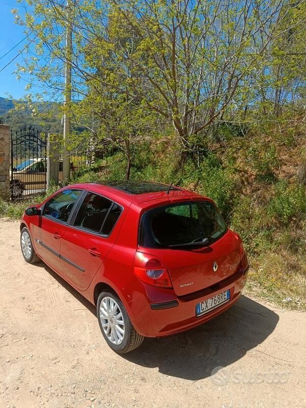 Usata Renault Clio II 85 CV (62 kW) 2005 Rosso Utilitaria