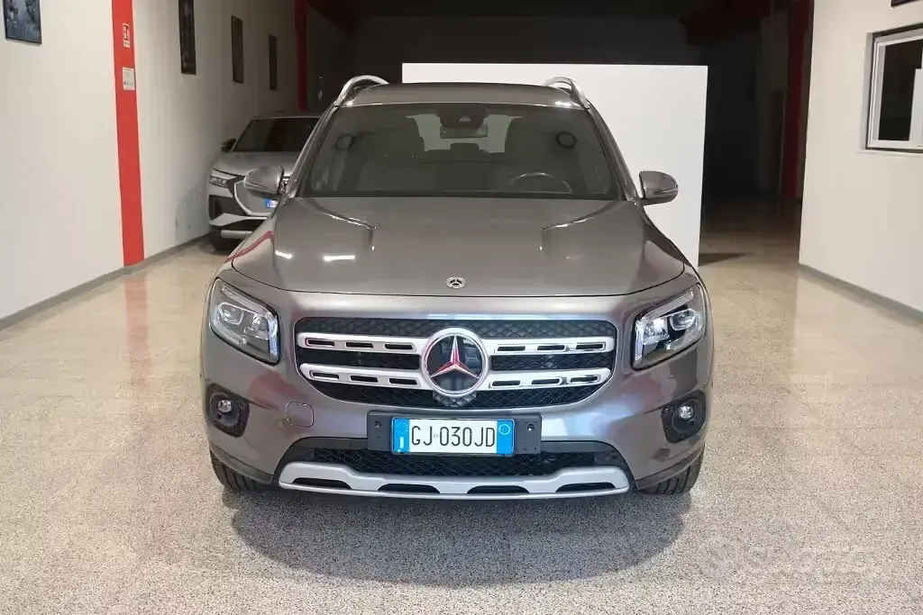 Usata Mercedes GLB180 Business 116 CV (85 kW) 2022 Grigio SUV