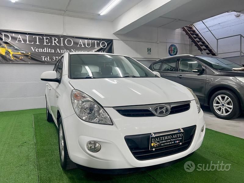 Usata Hyundai i20 Comfort 78 CV (57 kW) 2010 Bianco Utilitaria