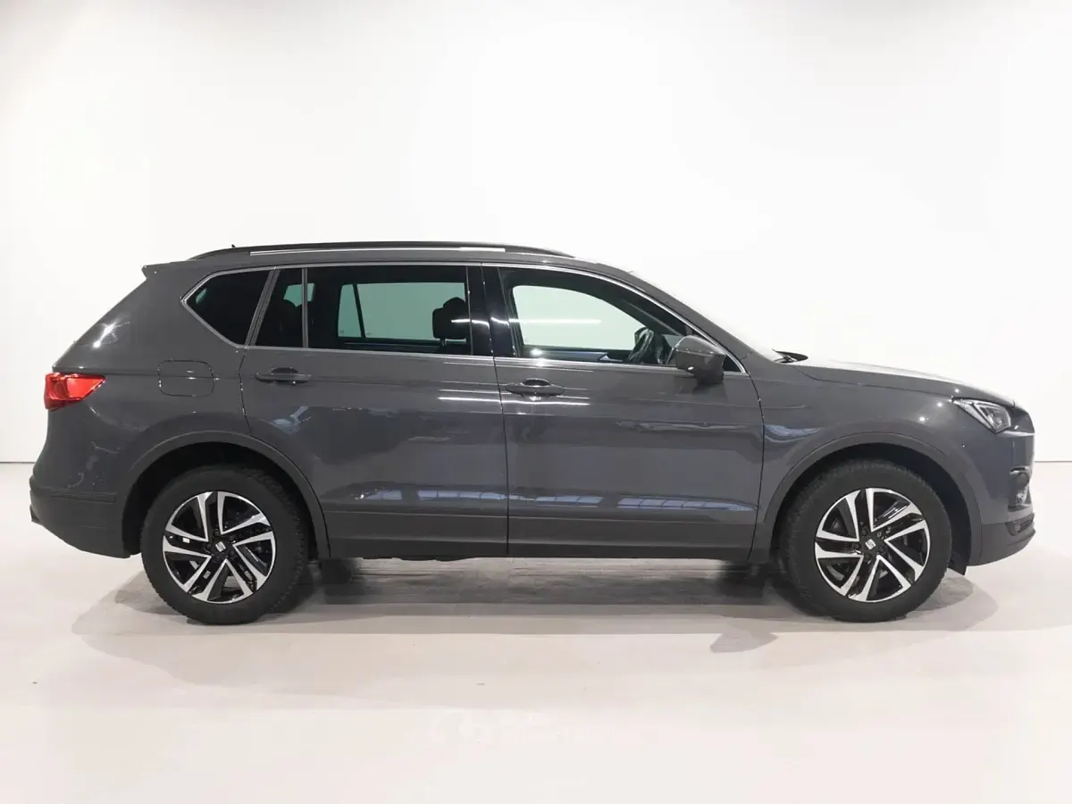 Käytetty Seat Tarraco Business 150 HP (110 kW) 2022 Harmaa Katumaasturi