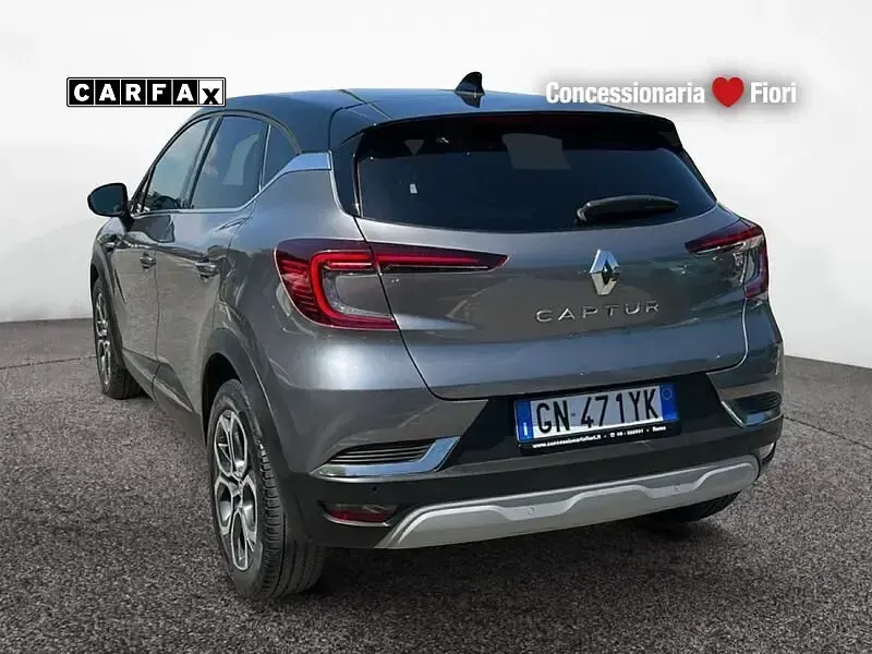 Usata Renault Captur Intens 101 CV (74 kW) 2023 Milano SUV