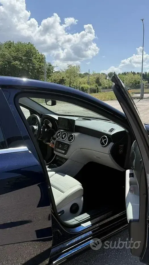 Usata Mercedes A200 136 CV (100 kW) 2017 Bluazzurro Utilitaria