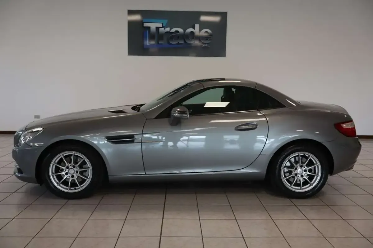 Usata Mercedes SLK200 184 CV (135 kW) 2012 Grigio scuro Cabrio