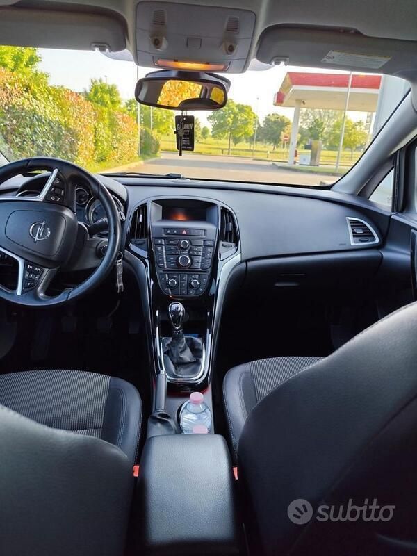 Usata Opel Astra 136 CV (100 kW) 2015 Grigio Station wagon