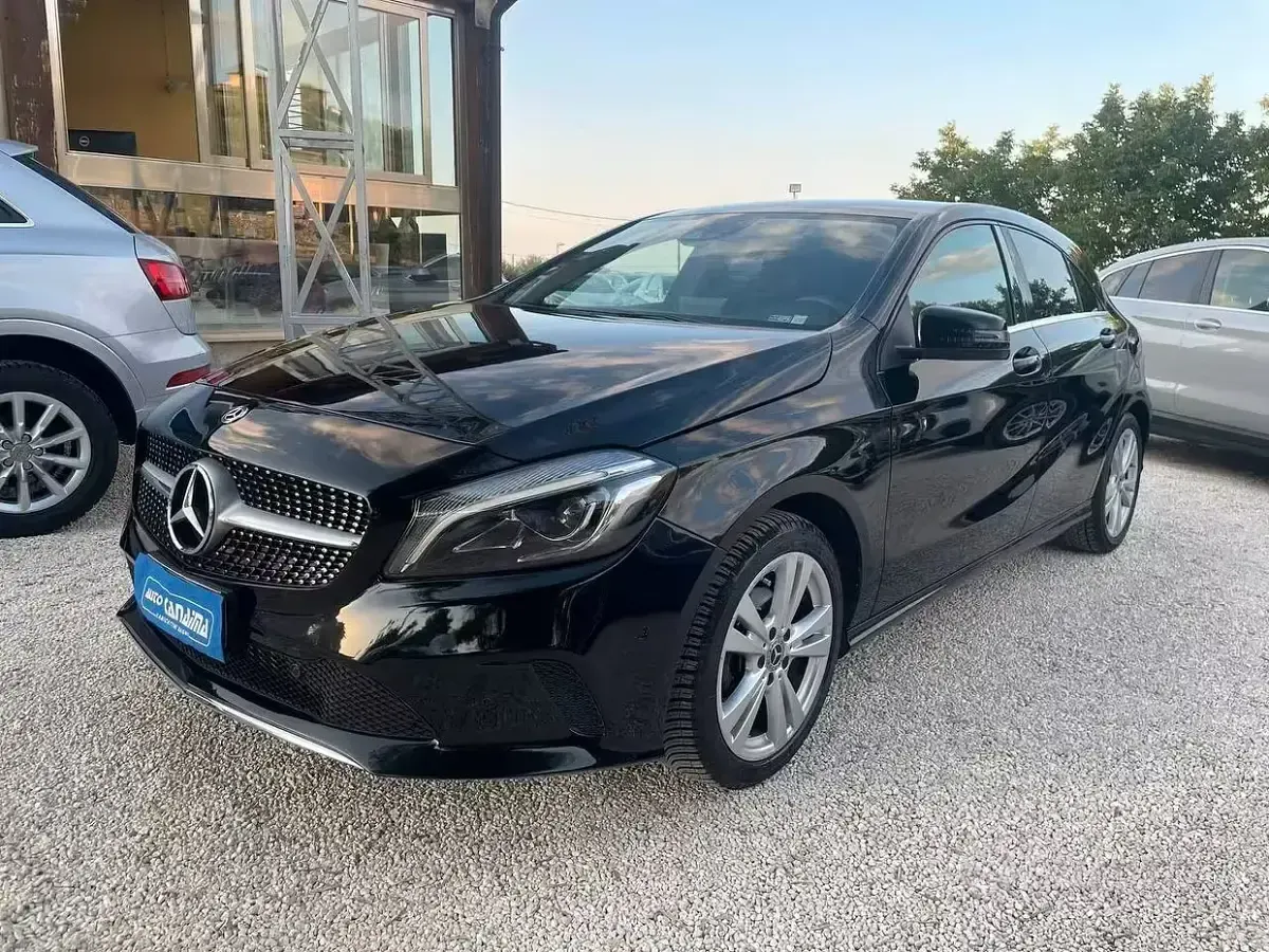 Usata Mercedes A180 109 CV (80 kW) 2018 Nero Berlina