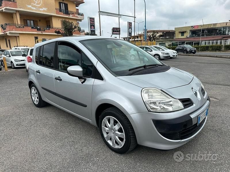 Grigio Usata 2009 Renault Modus Expression Monovolume | 2999 € (Buon prezzo) - Immagine 1/4