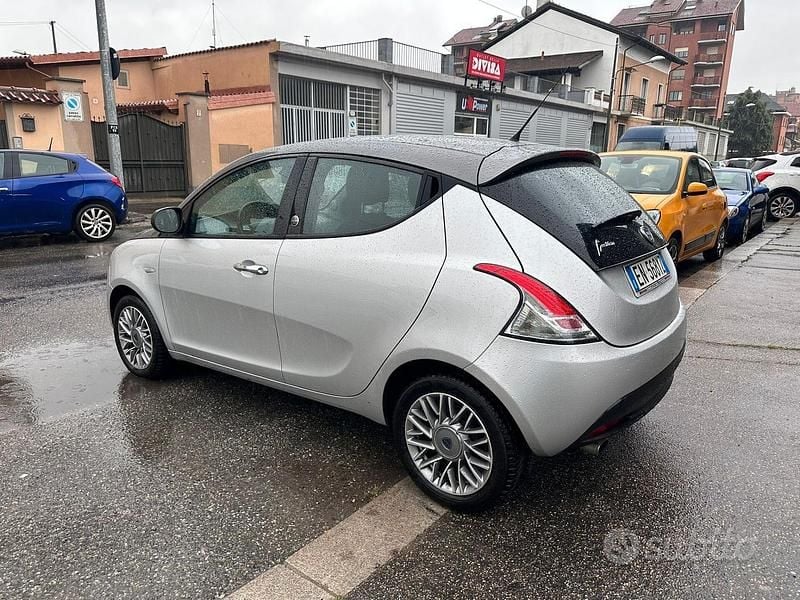 Usata Lancia Ypsilon Gold 69 CV (50 kW) 2012 Grigio Utilitaria