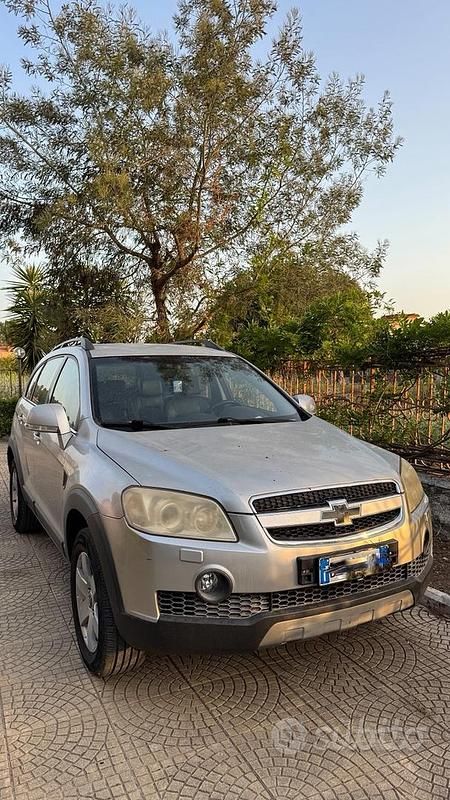 Grigio Usata 2009 Chevrolet Captiva SUV | 2500 € (Buon prezzo) - Immagine 1/4