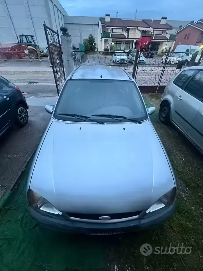 Usata Ford Fiesta 75 CV (55 kW) 2001 Utilitaria