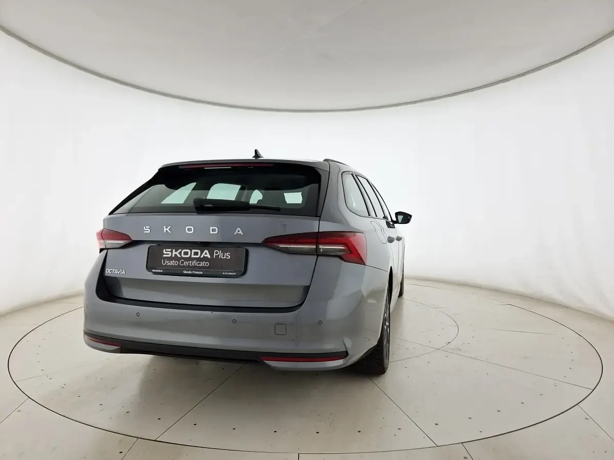 Usata Skoda Octavia Selection 150 CV (110 kW) 2025 Grigio graphite metallizzato Station wagon
