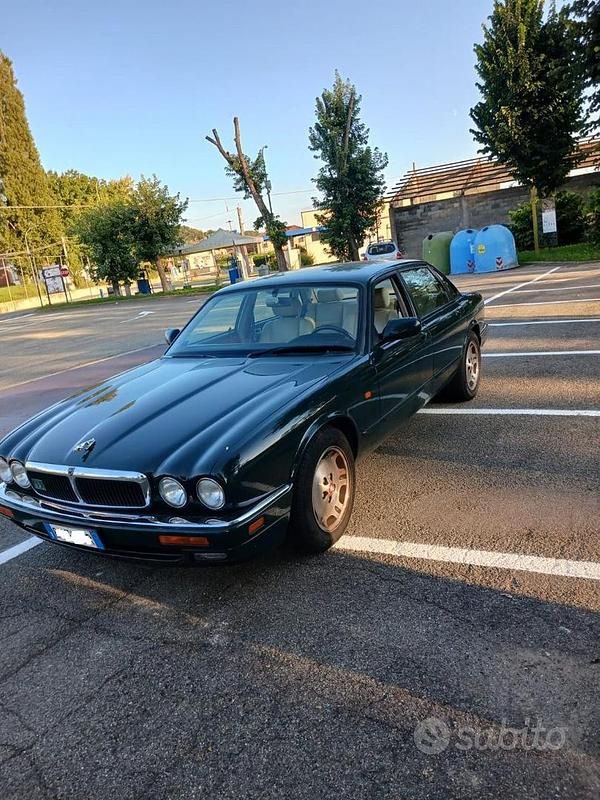 Usata Jaguar XJ 211 CV (155 kW) 1995 Verde Berlina