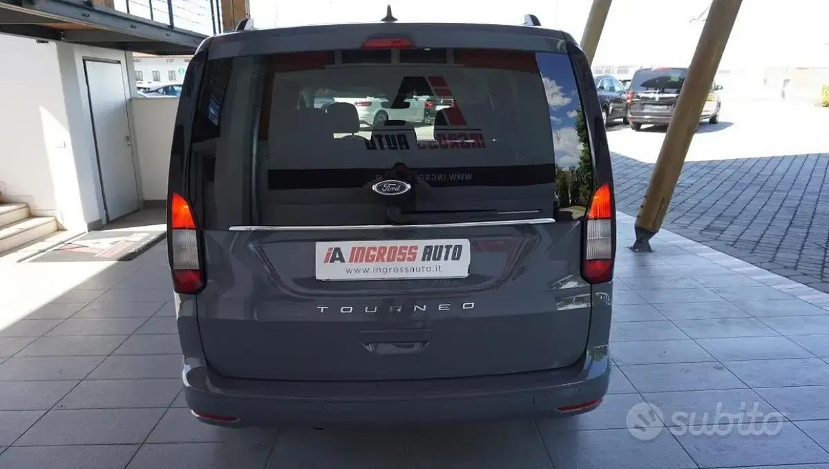 Usata Ford Tourneo Connect Titanium 122 CV (89 kW) 2023 Grigio Monovolume