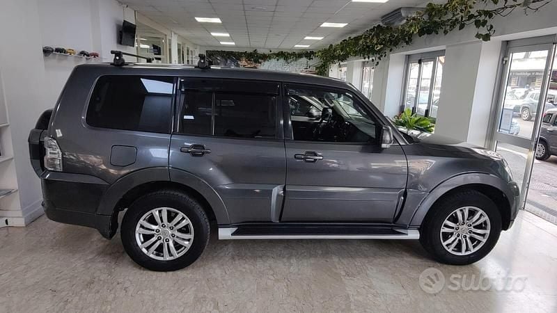 Usata Mitsubishi Pajero Intense 200 CV (147 kW) 2015 Grigio SUV