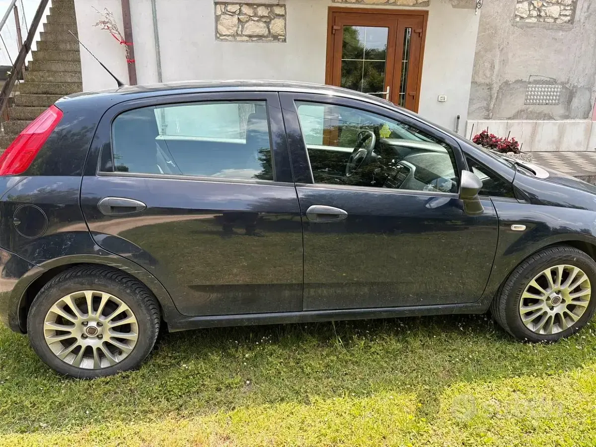 Usata Fiat Grande Punto 75 CV (55 kW) 2011 Blu Utilitaria