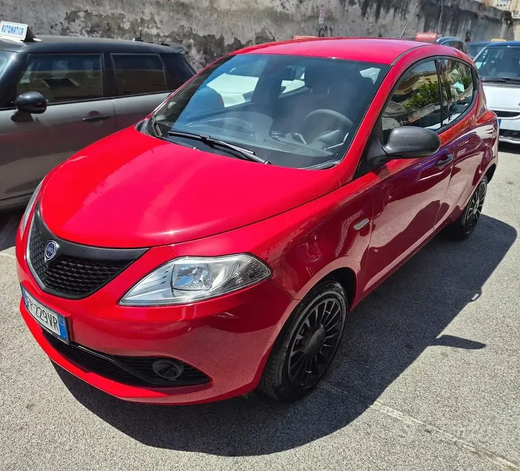 Usata Lancia Ypsilon 69 CV (50 kW) 2018 Rosso Utilitaria