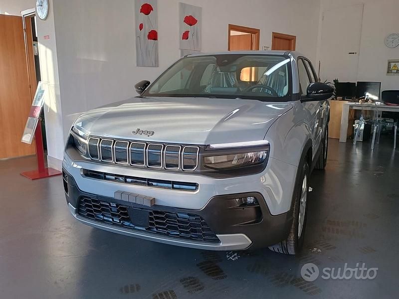 Grigio Nuova 2025 Jeep Avenger Altitude SUV | 24.900 € (Cara) - Immagine 1/4
